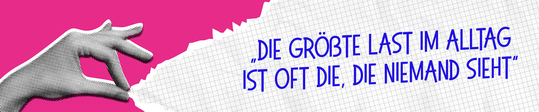 Hand auf pinkem Untergrund, mit Papierschnipsel in der Hand und blauem Titel drauf.